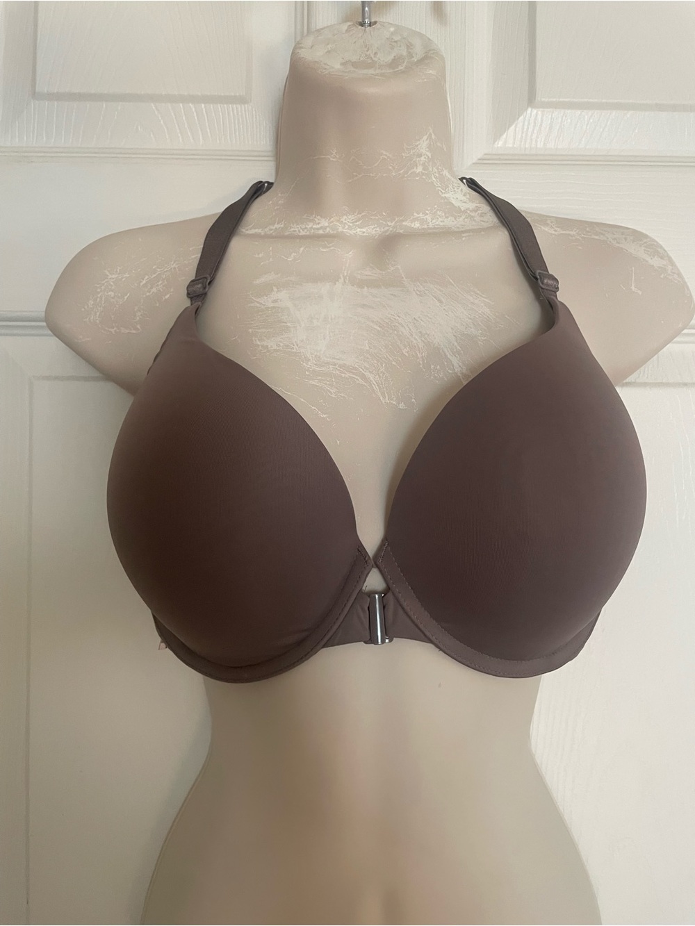 Smooth Front-Closure Molded Bra in Chocolate Brown 34DDD